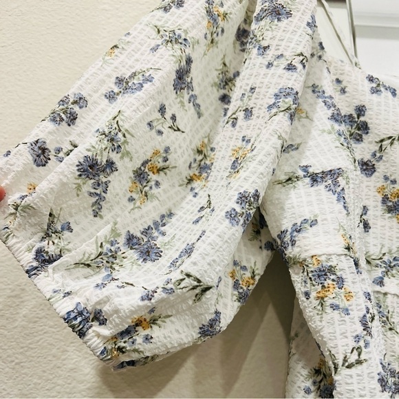 LUCY Paris Meadow Floral Top Size Large. NWT. - Picture 8 of 9